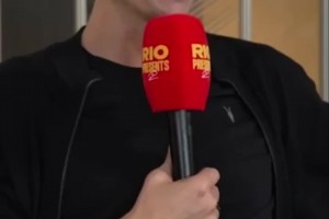 曼联仨老炮儿互相调侃,维迪奇吐槽潇洒哥:有4年我都没听他说过话