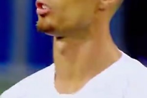 世界杯名场面！C罗主动搀扶卡瓦尼下场！