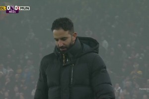 霍伊伦做球阿玛德选择打门没传！霍伊伦气得直跺脚！