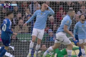 绝佳机会啊！哈兰德接德布劳内倒三角，右脚推射太正被挡出