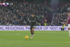 要惨案？阿诺德外围远射变线破门！利物浦4-0领先西汉姆！