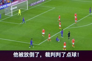 在全队的温馨的掌声中，小马哥收获了他巴萨生涯的唯一进球！