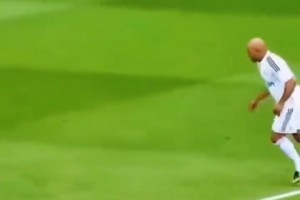 面对卡洛斯点球！门将：好险，差点猜错方向！