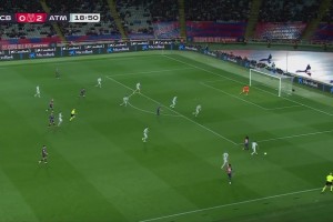 巴萨扳回一球！孔德倒三角，佩德里中路抢点攻门得手