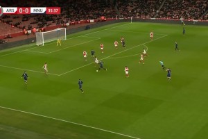青年足总杯3-2，曼联击败阿森纳，杀入4强，绝平+红牌+绝杀