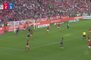十人拜仁被2-2追平！西索科头球破门，波鸿连扳两球