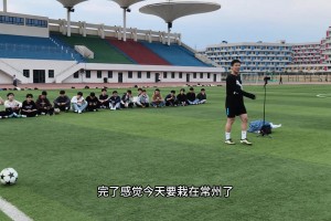 什么水平❓️足球单挑，王楚淇vs大学生