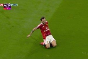 曼联1-0阿森纳！B费精彩任意球破门！拉亚扑救未能阻止皮球入网！