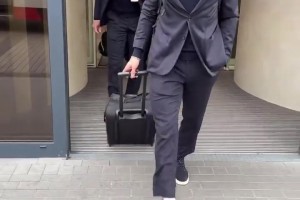 拜仁众将带着胜利返回慕尼黑！在欧冠这方面，药厂还是太年轻！