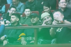 梦幻联动！泰山队四外援现身观看山东高速男篮主场对阵广州比赛