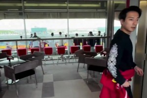 团建！申花队球员和教练来到了上赛场观看F1