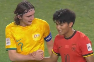 U20亚洲杯蒯纪闻表现抢眼，澳大利亚队长赛后主动找其聊天