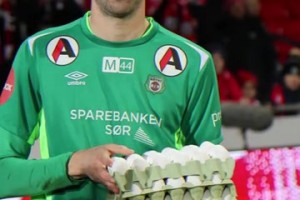 大爷大妈：扶我起来！鸡蛋，汽油…那些奇葩的最佳球员奖品！