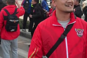 现场网友：申花球迷闯过安保分界线进行辱骂挑衅