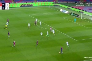 神扑！孔德扣过后卫左脚打近角，阿德里安用脚挡出