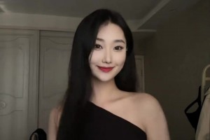 现场目睹于汉超进球，美女球迷忍不住激动大喊！