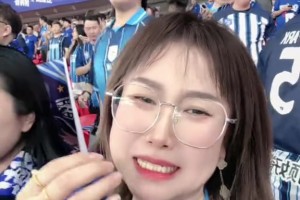 现场的三镇女球激动大哭：我们4:4绝平！ 太牛逼了