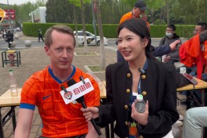 英国足球哥接受美女主持采访：我最喜欢王大雷，因为他才喜欢泰山