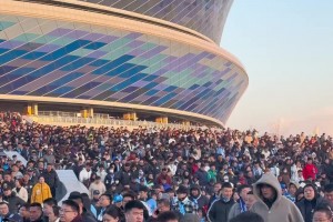 这场面！不挤不赶6万球迷有序退场，大连把“文明”写进足球DNA！