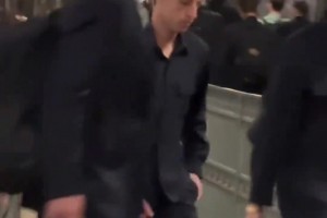 国米被绝杀后，返回米兰途中球员们一面疲惫，尽显失落！