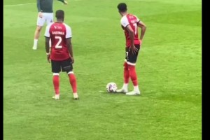 预订普斯卡什？年度最狡猾任意球诞生！创意、脚法都10分！