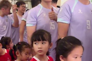 都老啦！石榴姐：大胆哪吒仔，竟然在踢球时偷亲老娘~