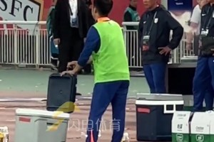 山东泰山0-1不敌申花，赛后崔康熙好像很“惆怅”