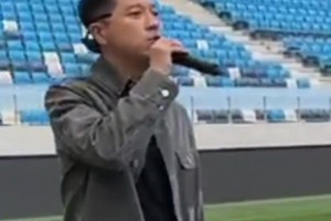 “锤王”献唱！王雷和爱妻李小萌大连献唱彩排，为大连英博助威
