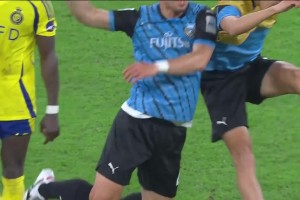 爆冷晋级亚冠决赛！川崎前锋淘汰胜利赛后疯狂庆祝！