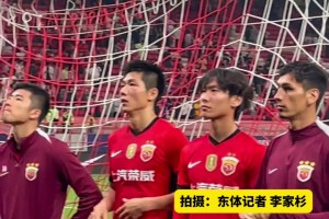 尽管海港吞下主场两连败苦果，但球迷依然用歌声鼓励球队