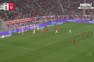 拜仁0-2落后！莱比锡任意球开出，克洛斯特曼头球破门