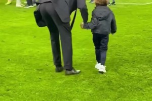 三年内两进欧冠决赛！赛后因圣带着小儿子接受内拉祖里致意❤