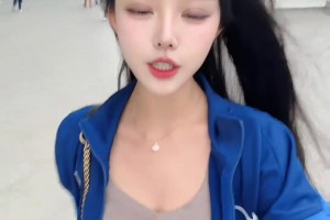 迈着摇摇晃晃的步伐~申花女球迷都这么性感美丽楚楚动人啊~