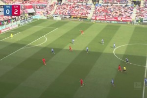 拜仁3-0领先！凯恩中柱后回传，格纳布里连停带过低射破门