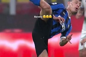 巴雷拉的人球结合能力在当今足坛可以排第几？