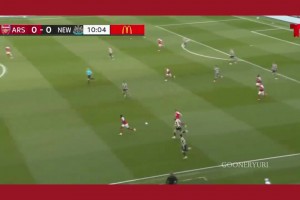 网友：他每周周薪200k，在场上只需要将球传给萨卡！