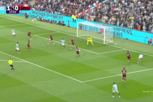 曼城2-0领先！京多安做球助攻，B席跟进打近角得手