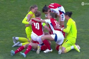 队史第2座女足欧冠冠军！阿森纳女足击败巴萨女足夺冠！