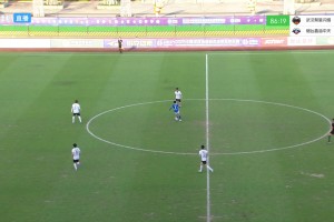 这速度是真快，1v4完全不慌！中冠赛场，也有自己的姆巴佩！
