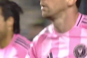 网友：梅老板这胡子一刮，任意球不就来了嘛！