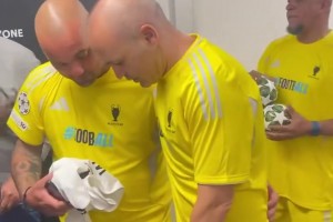 谁的身材保持得最好？元老赛球员通道中得传奇球员们