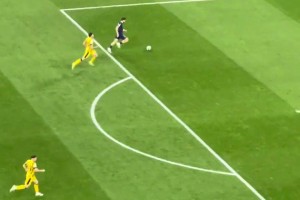 惨❗️巴黎4-0领先时，部分国米球迷开始退场了…