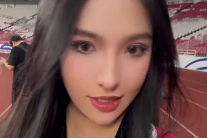 美女记者姚安娜带你看国足踩场热身