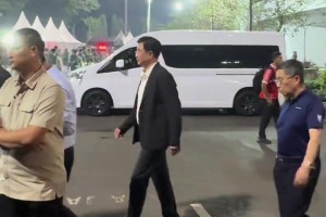 无奈！足协主席宋凯现场目睹国足无缘世界杯，赛后离场面无表情
