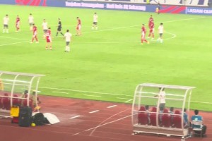 单后腰非踢不可？杨明洋被主教练召回替补席，但最终却没等到出场