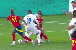 西班牙1-0领先法国！奥亚萨瓦尔助攻，尼科-威廉姆斯劲射破门！