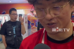 中国男足抵达重庆！球迷：不管成绩如何，始终是国家队，加油！