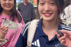 笑容甜化吧友的女考生还是曼联球迷，考完才能说最喜欢的球员