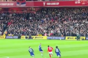 本季英超名场面！现场直拍：伊兰加长途奔袭攻破曼联球门！