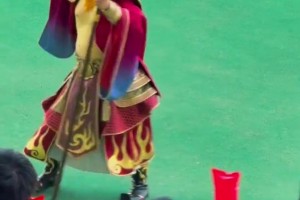 苏超再现显眼包！别人家啦啦队：足球宝贝！淮安啦啦队：西游团建